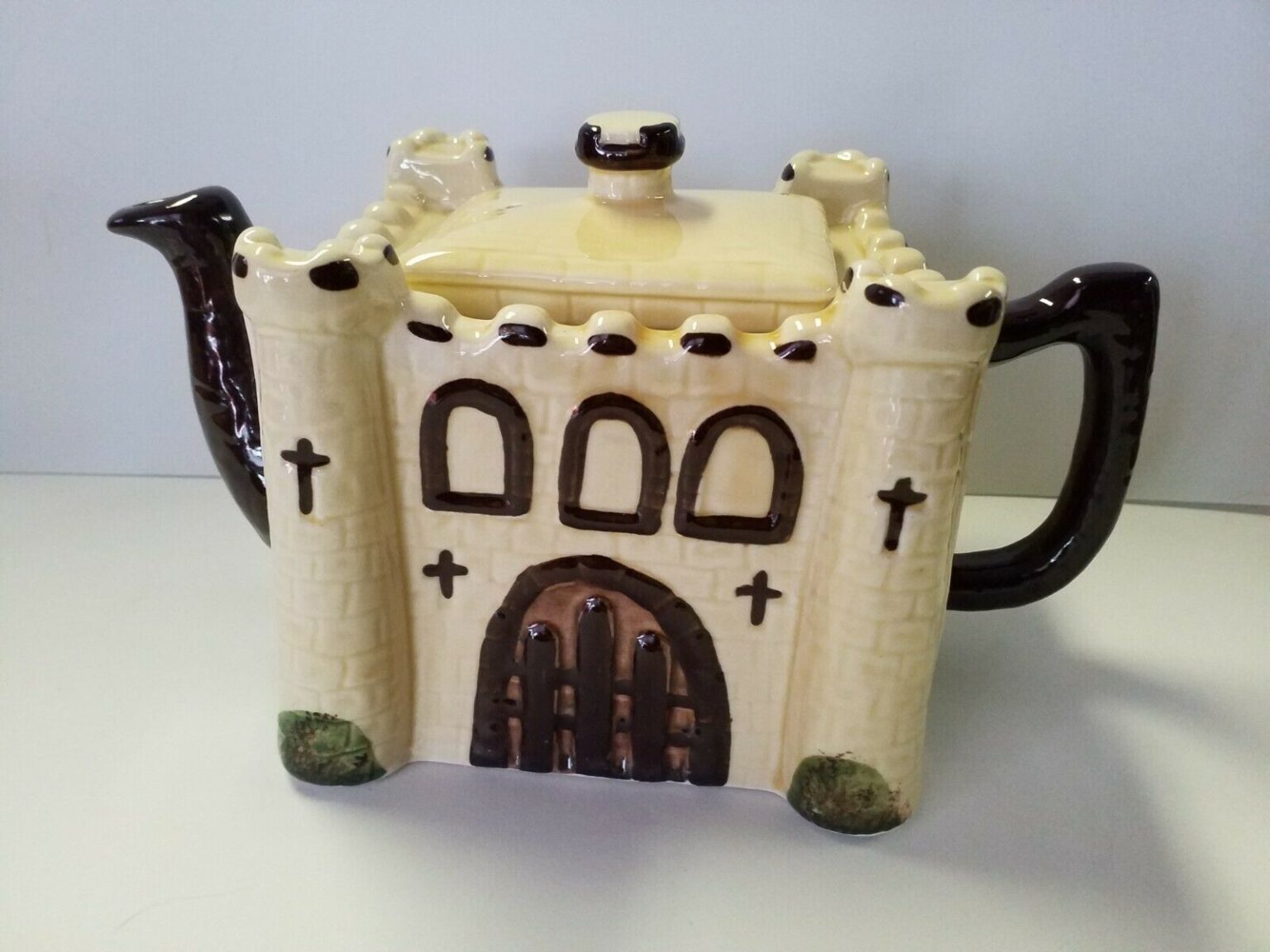 VINTAGE TONY WOOD STAFFORDSHIRE ENGLAND CASTLE TEAPOT Pam's Cupboard