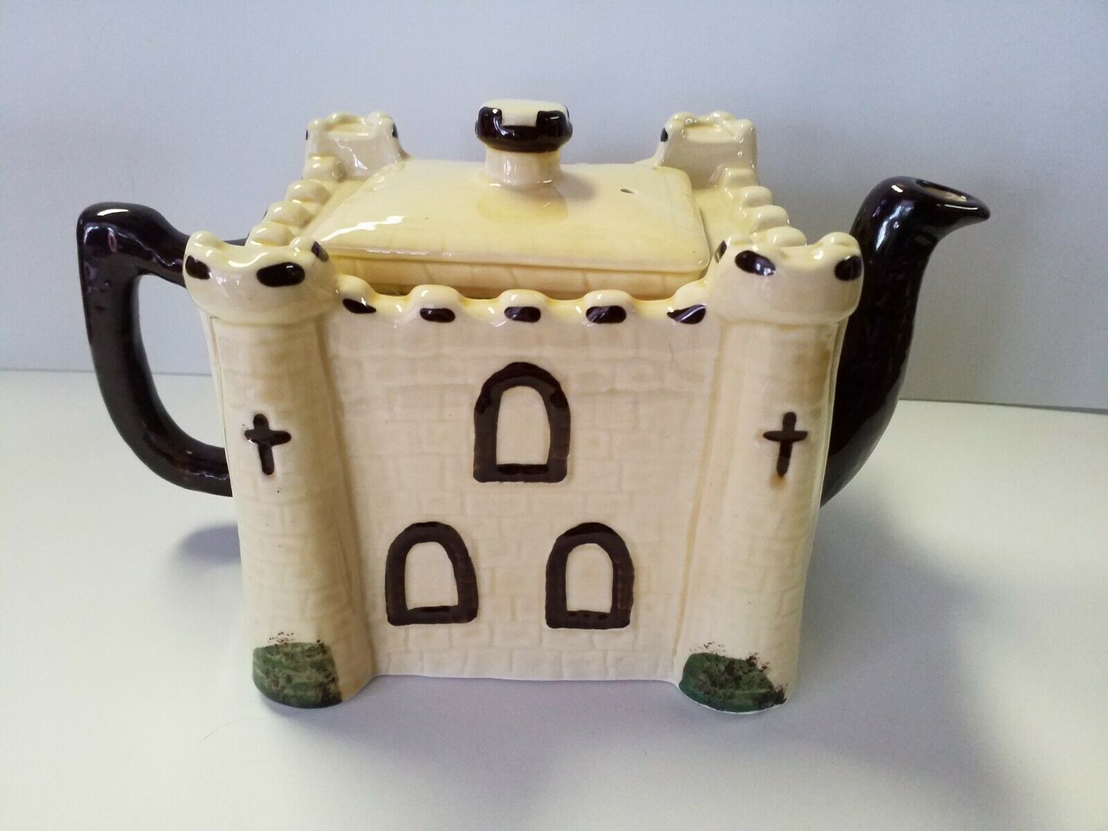 VINTAGE TONY WOOD STAFFORDSHIRE ENGLAND CASTLE TEAPOT Pam's Cupboard